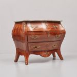 1049 1244 CHEST OF DRAWERS
